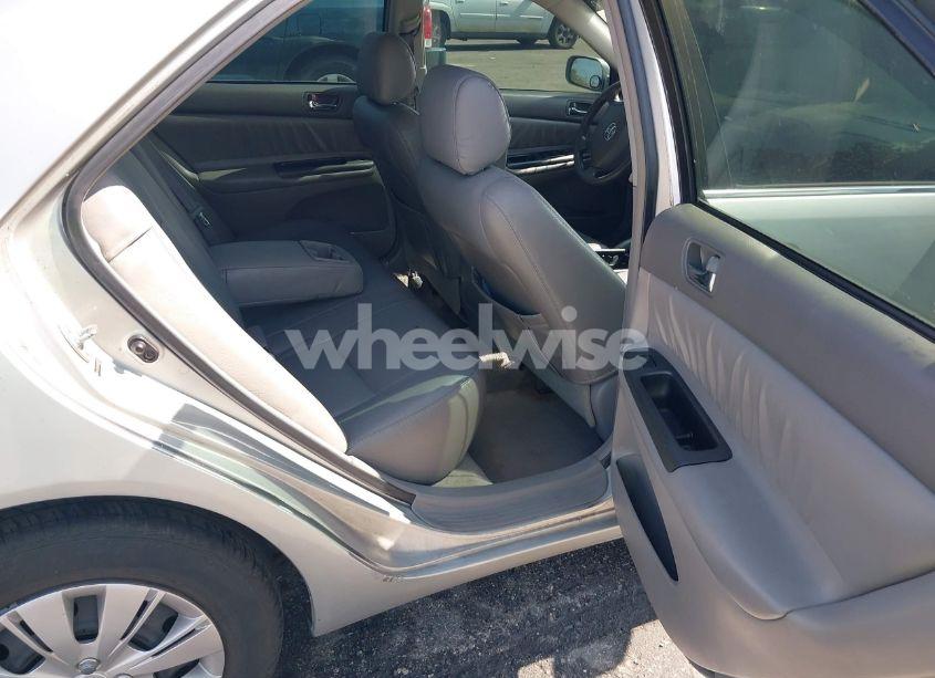 Photo 8 of 2005 Toyota Camry LE (VIN 4T1BE32K45U101175)
