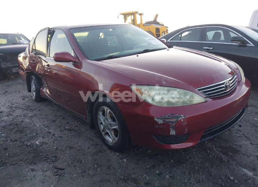 2005 Toyota Camry LE (VIN 4T1BE32K45U392051) main photo
