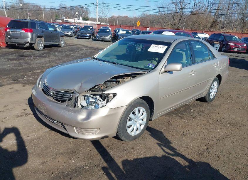 Photo 2 of 2005 Toyota Camry LE (VIN 4T1BE32K45U396018)