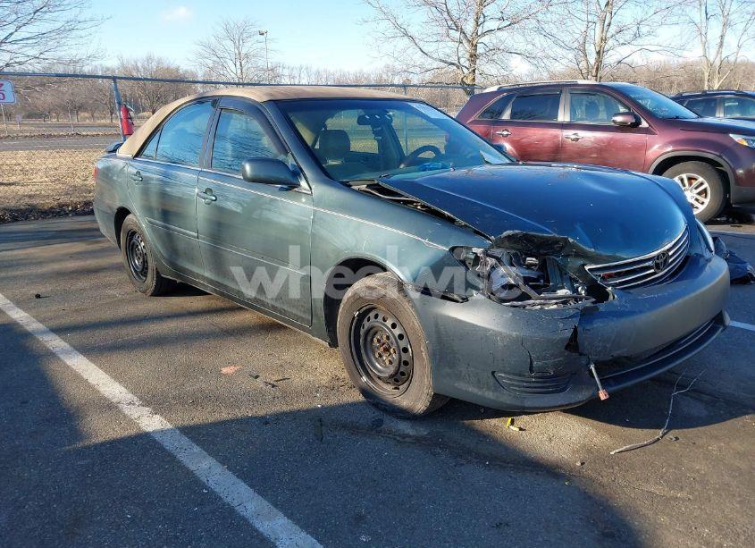 2005 Toyota Camry LE (VIN 4T1BE32K45U399372) main photo
