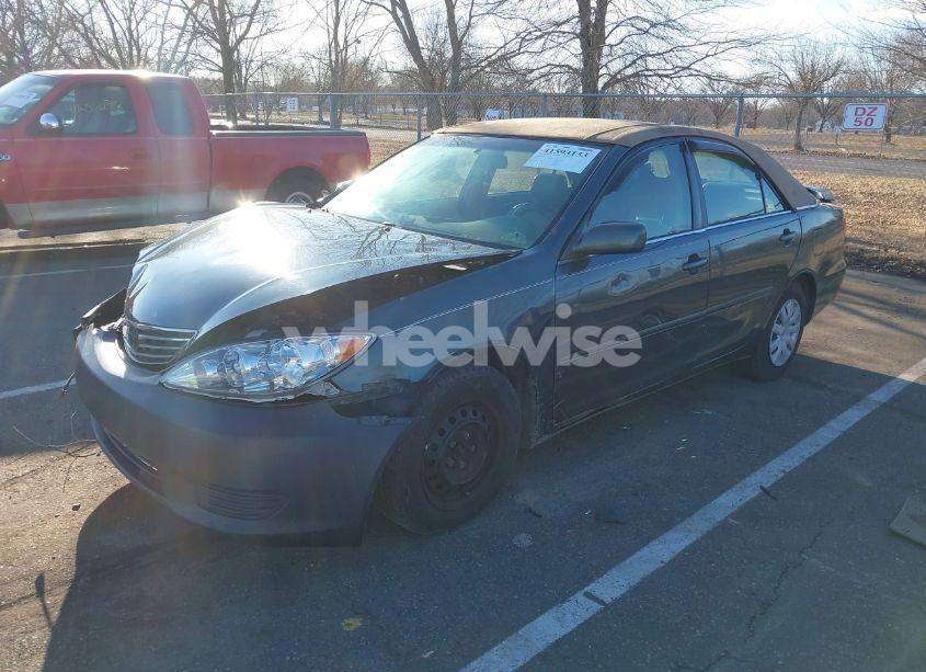 Photo 2 of 2005 Toyota Camry LE (VIN 4T1BE32K45U399372)