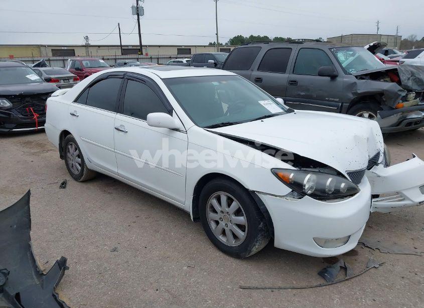 2005 Toyota Camry SE (VIN 4T1BE32K45U406627) main photo