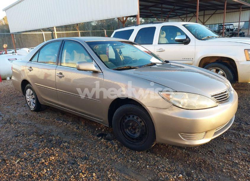 2005 Toyota Camry LE (VIN 4T1BE32K45U409902) main photo
