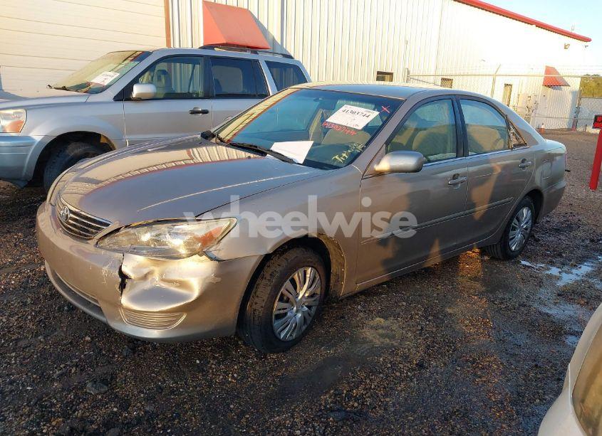 Photo 2 of 2005 Toyota Camry LE (VIN 4T1BE32K45U409902)