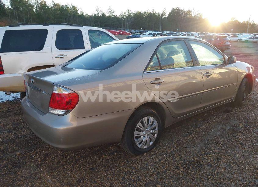 Photo 4 of 2005 Toyota Camry LE (VIN 4T1BE32K45U409902)