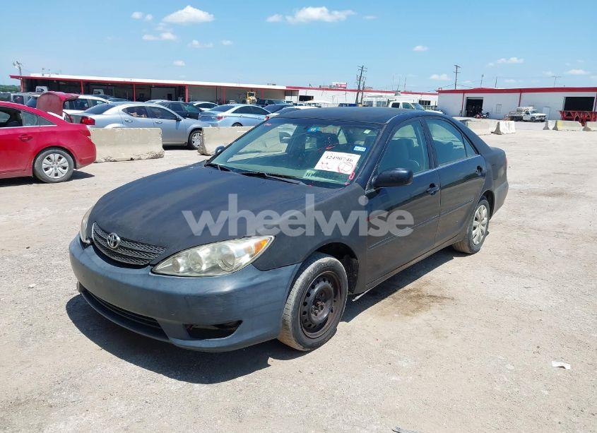 Photo 2 of 2005 Toyota Camry LE/SE/STD/XLE (VIN 4T1BE32K45U411598)