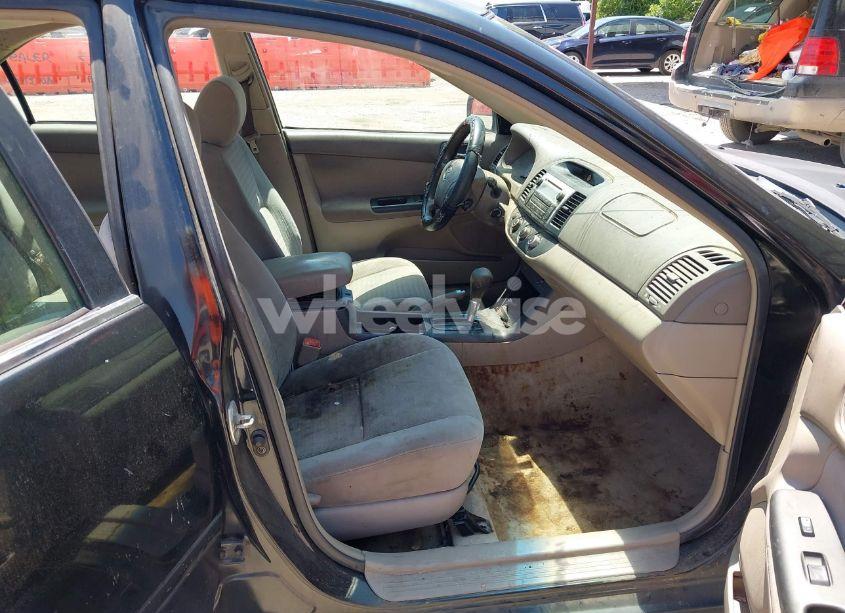 Photo 5 of 2005 Toyota Camry LE/SE/STD/XLE (VIN 4T1BE32K45U411598)