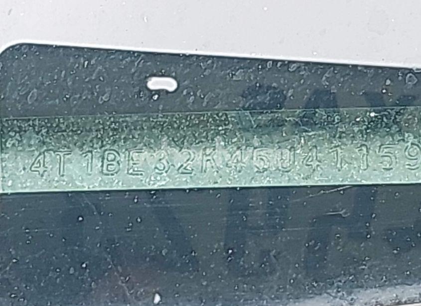 Photo 9 of 2005 Toyota Camry LE/SE/STD/XLE (VIN 4T1BE32K45U411598)