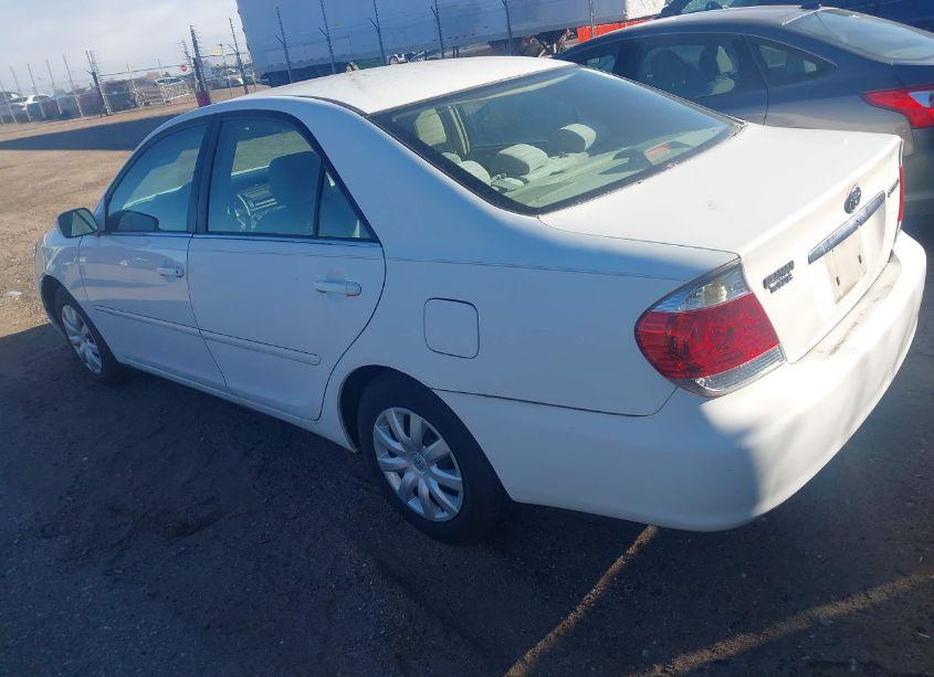 Photo 3 of 2005 Toyota Camry LE/XLE/SE (VIN 4T1BE32K45U412296)