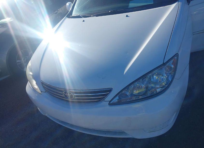 Photo 6 of 2005 Toyota Camry LE/XLE/SE (VIN 4T1BE32K45U412296)