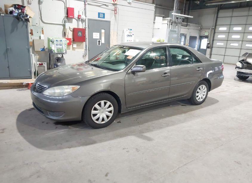 Photo 2 of 2005 Toyota Camry LE (VIN 4T1BE32K45U507554)