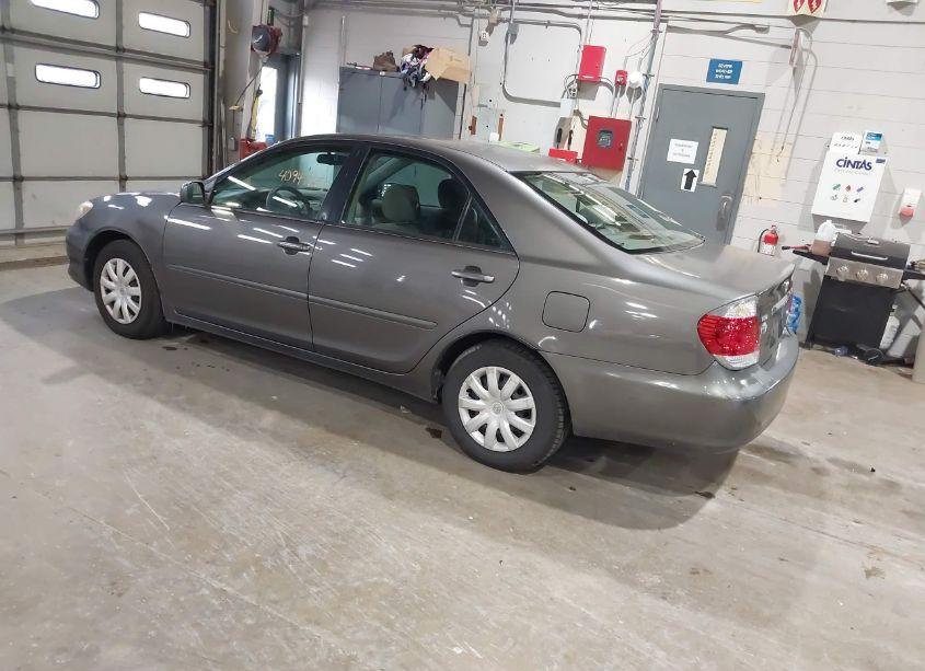 Photo 3 of 2005 Toyota Camry LE (VIN 4T1BE32K45U507554)