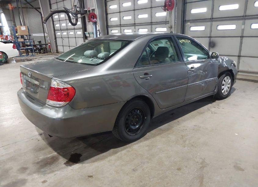 Photo 4 of 2005 Toyota Camry LE (VIN 4T1BE32K45U507554)