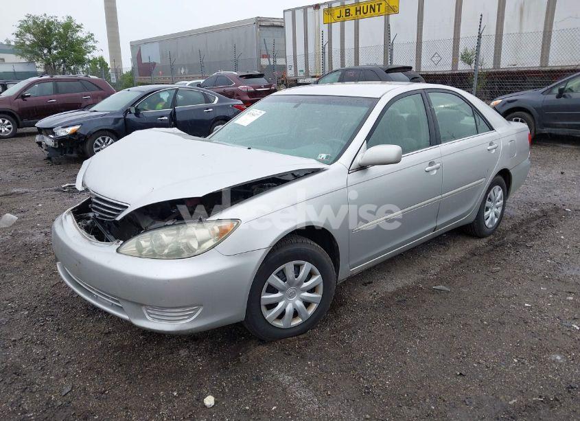 Photo 2 of 2005 Toyota Camry LE (VIN 4T1BE32K45U562005)