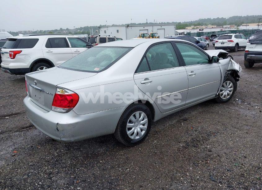 Photo 4 of 2005 Toyota Camry LE (VIN 4T1BE32K45U562005)
