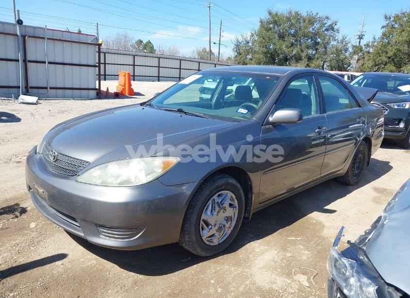 Photo 2 of 2005 Toyota Camry LE (VIN 4T1BE32K45U588524)