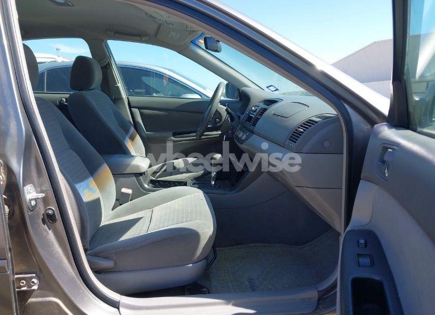 Photo 5 of 2005 Toyota Camry LE (VIN 4T1BE32K45U588524)