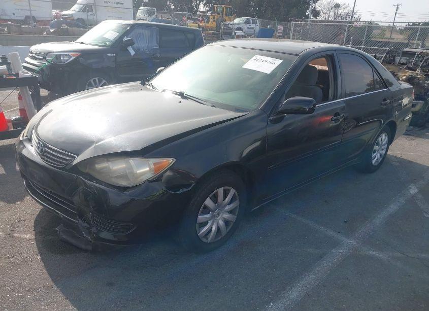 Photo 2 of 2005 Toyota Camry LE (VIN 4T1BE32K45U589477)