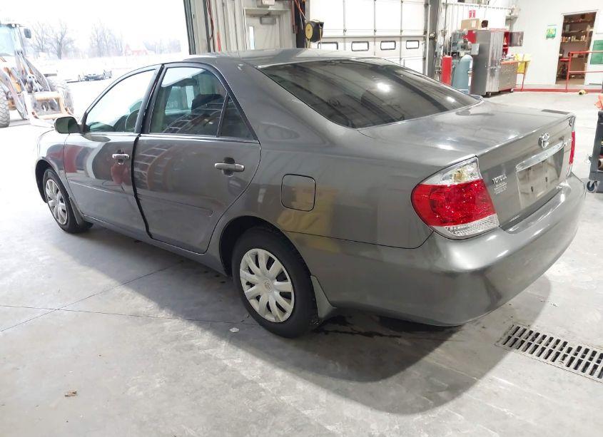 Photo 3 of 2005 Toyota Camry LE (VIN 4T1BE32K45U612692)