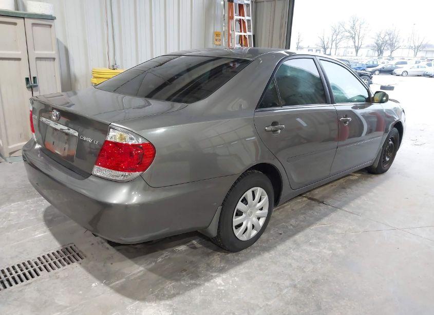 Photo 4 of 2005 Toyota Camry LE (VIN 4T1BE32K45U612692)