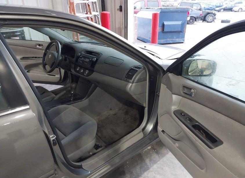 Photo 5 of 2005 Toyota Camry LE (VIN 4T1BE32K45U612692)