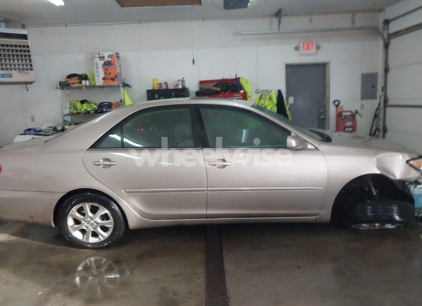 Photo 13 of 2005 Toyota Camry XLE (VIN 4T1BE32K45U636412)
