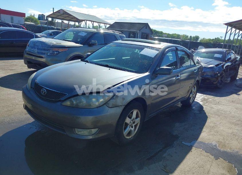 Photo 2 of 2005 Toyota Camry SE (VIN 4T1BE32K45U970469)