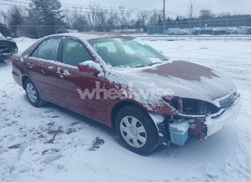 2002 Toyota Camry LE (VIN 4T1BE32K52U035666) main photo