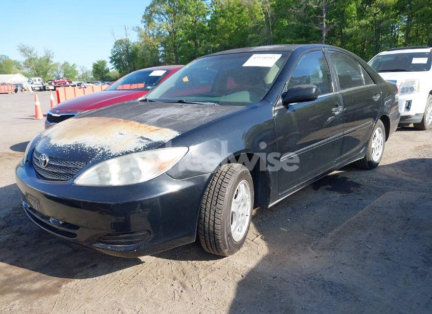 Photo 2 of 2002 Toyota Camry LE (VIN 4T1BE32K52U037630)