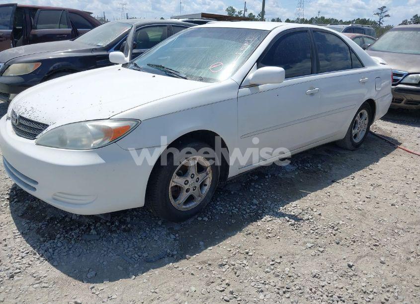 Photo 2 of 2002 Toyota Camry LE (VIN 4T1BE32K52U048336)