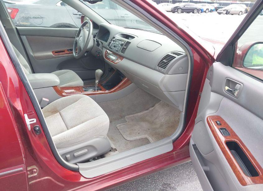 Photo 5 of 2002 Toyota Camry XLE (VIN 4T1BE32K52U050006)