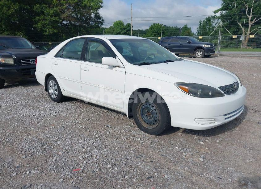 2002 Toyota Camry LE (VIN 4T1BE32K52U085550) main photo