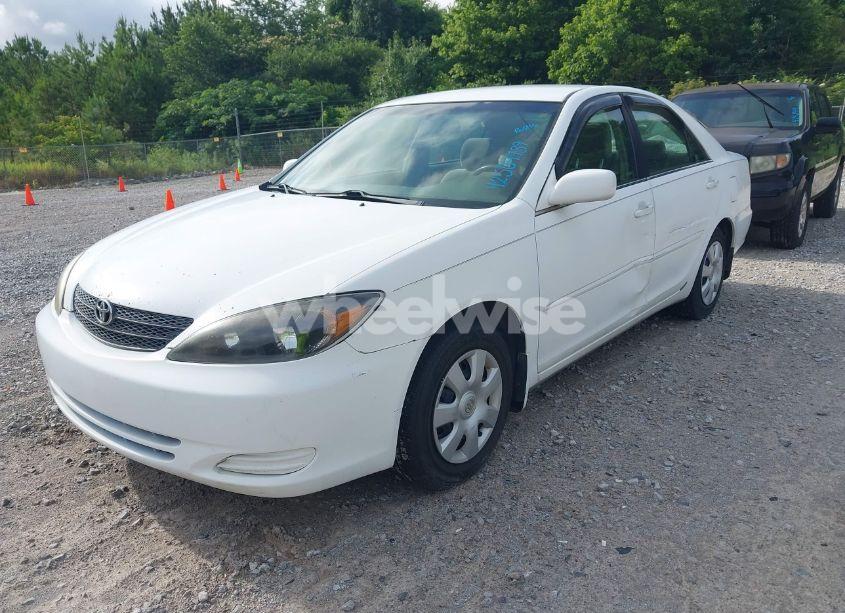 Photo 2 of 2002 Toyota Camry LE (VIN 4T1BE32K52U085550)