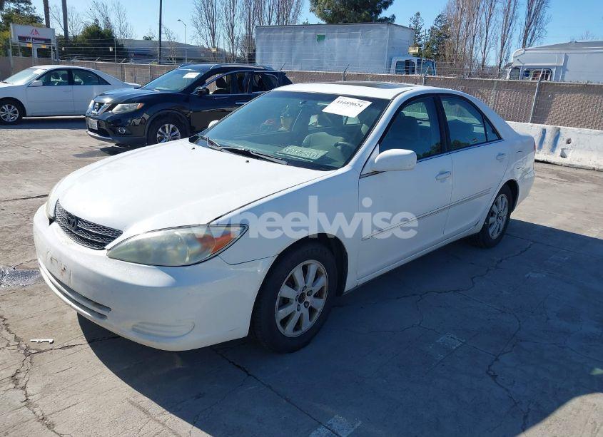 Photo 2 of 2002 Toyota Camry XLE (VIN 4T1BE32K52U104162)