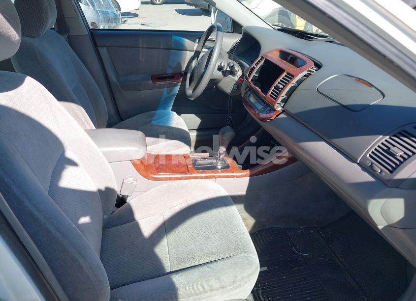 Photo 5 of 2002 Toyota Camry XLE (VIN 4T1BE32K52U104162)