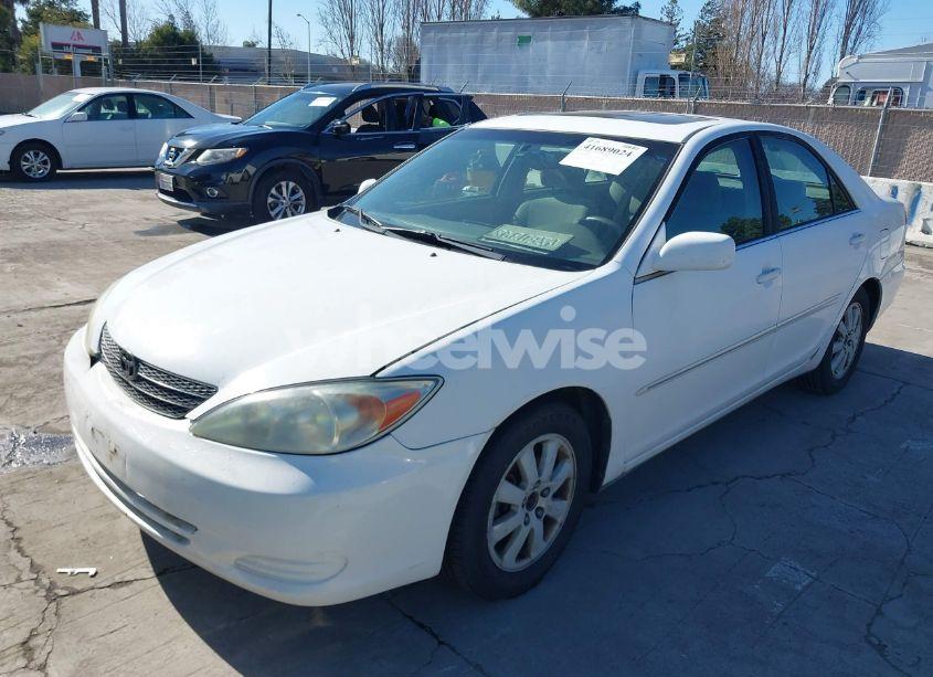 Photo 6 of 2002 Toyota Camry XLE (VIN 4T1BE32K52U104162)