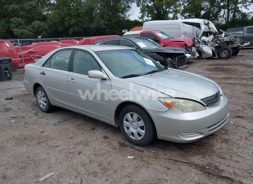2002 Toyota Camry LE (VIN 4T1BE32K52U108230) main photo