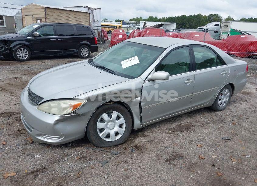 Photo 2 of 2002 Toyota Camry LE (VIN 4T1BE32K52U108230)