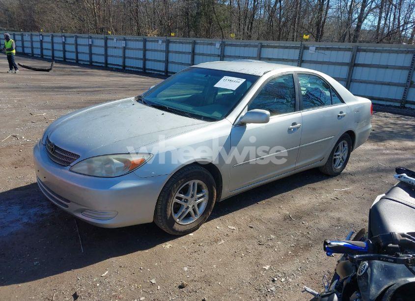 Photo 2 of 2002 Toyota Camry LE (VIN 4T1BE32K52U506649)