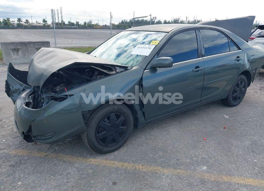 Photo 2 of 2002 Toyota Camry LE (VIN 4T1BE32K52U522558)