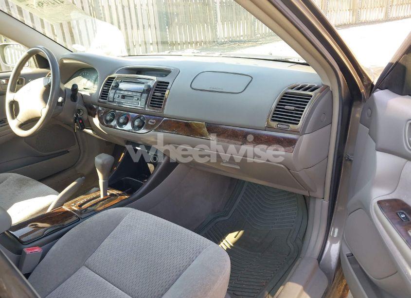 Photo 5 of 2002 Toyota Camry LE (VIN 4T1BE32K52U538601)
