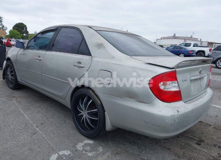 Photo 3 of 2002 Toyota Camry LE (VIN 4T1BE32K52U542020)