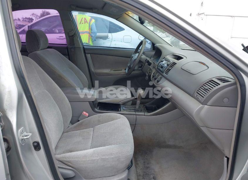 Photo 5 of 2002 Toyota Camry LE (VIN 4T1BE32K52U542020)