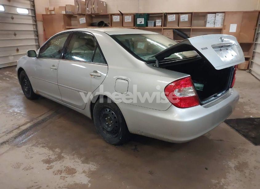 Photo 3 of 2002 Toyota Camry XLE (VIN 4T1BE32K52U542115)