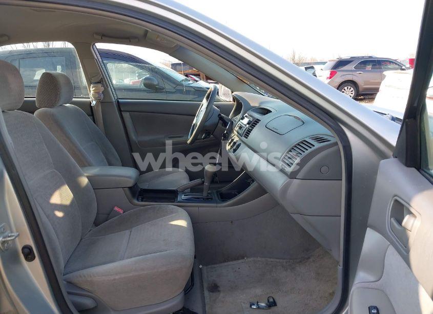 Photo 5 of 2002 Toyota Camry LE (VIN 4T1BE32K52U551851)