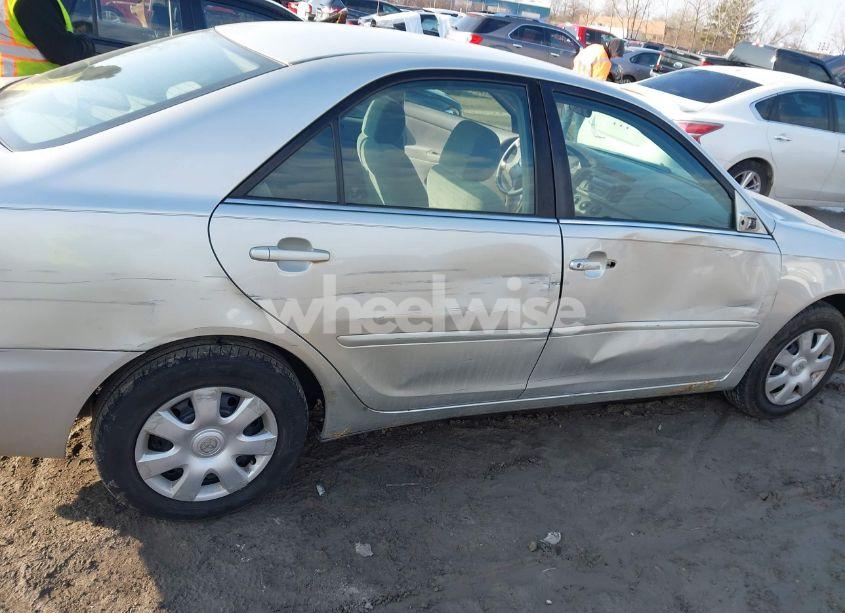 Photo 6 of 2002 Toyota Camry LE (VIN 4T1BE32K52U551851)