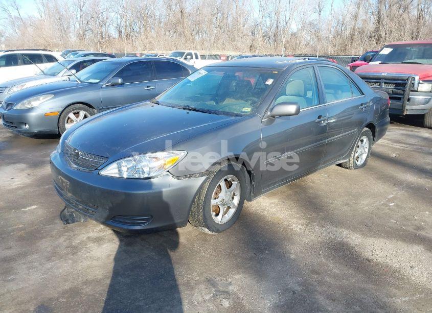 Photo 2 of 2002 Toyota Camry LE (VIN 4T1BE32K52U560937)