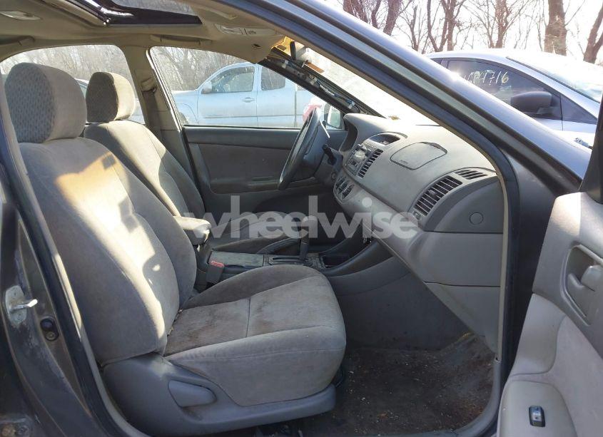 Photo 5 of 2002 Toyota Camry LE (VIN 4T1BE32K52U560937)