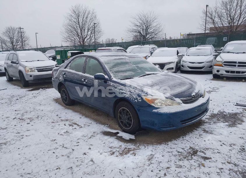 2002 Toyota Camry LE (VIN 4T1BE32K52U583991) main photo