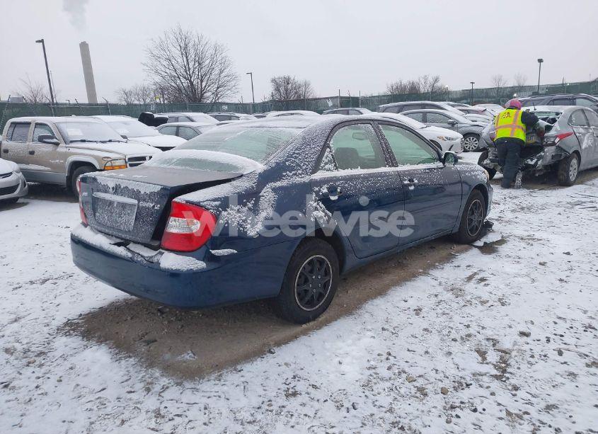 Photo 4 of 2002 Toyota Camry LE (VIN 4T1BE32K52U583991)